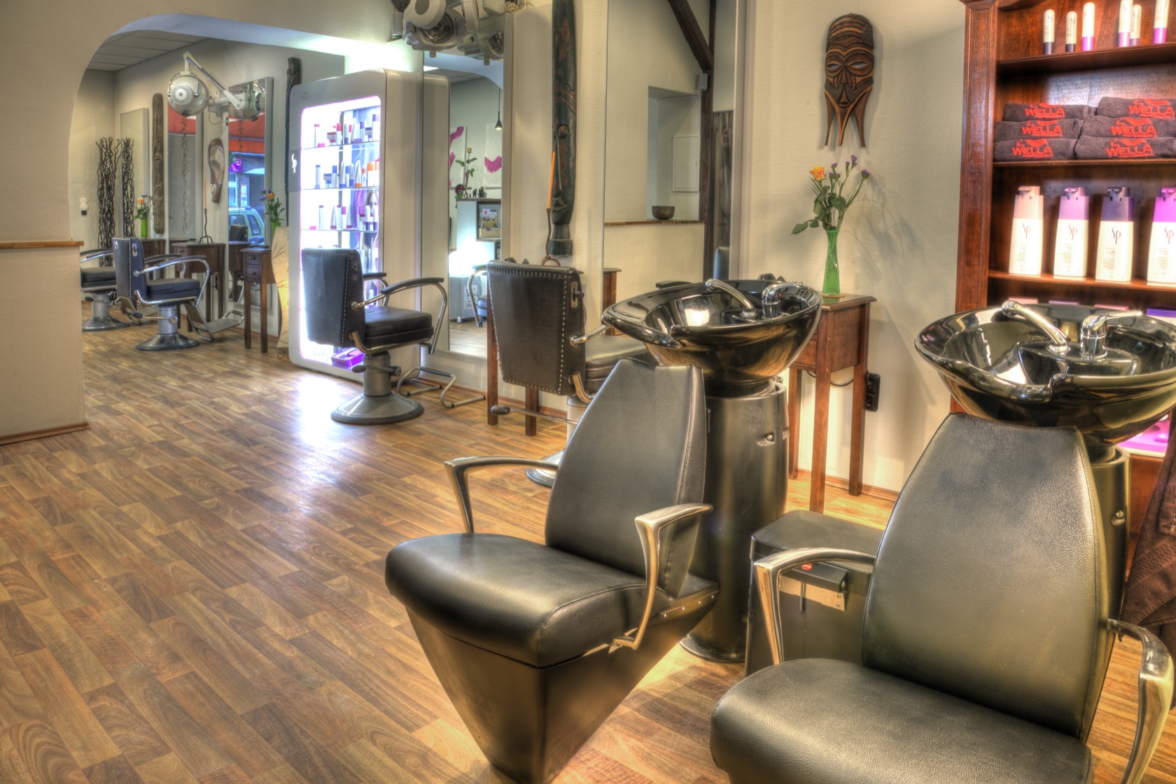 Waschtische und Pflegeplatz im Salon